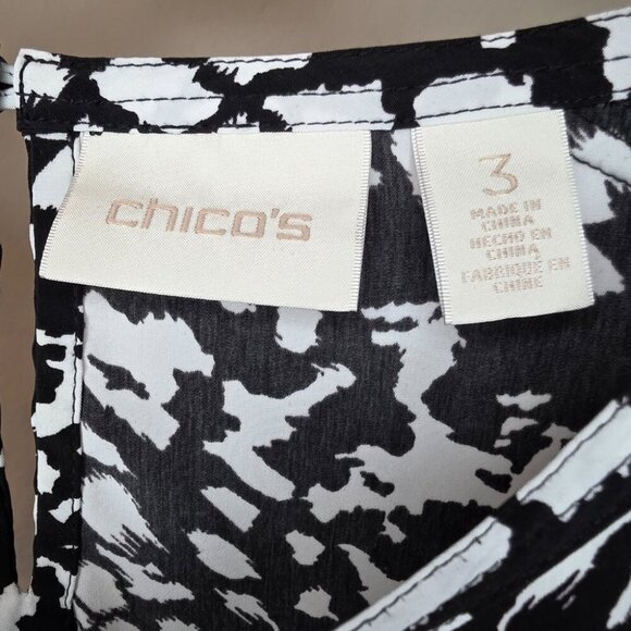 Chicos Size 3 XL Black & White Abstract Animal Print Blouse 100% Polyester - Picture 3 of 8